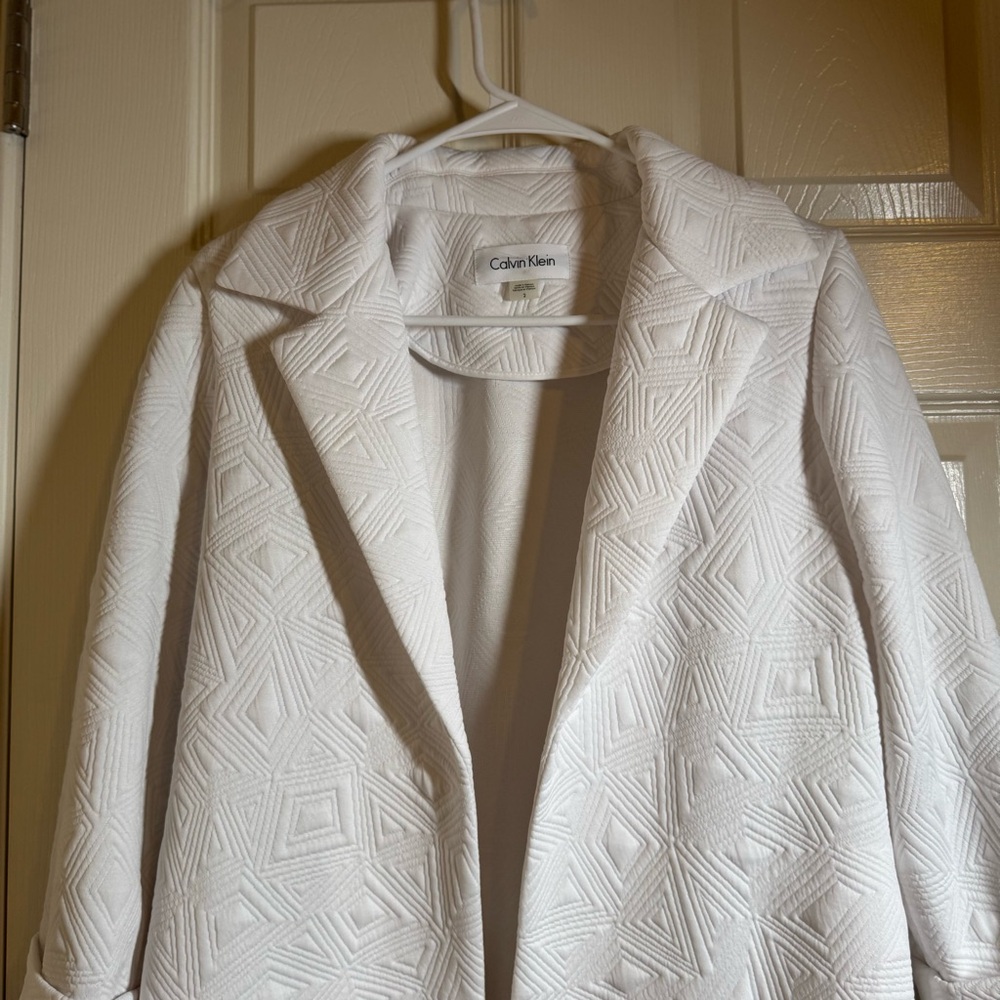 Calvin Klein Suits Women's White
Textured Open Front Blazer Jacket Size
2 - Picture 2 of 8